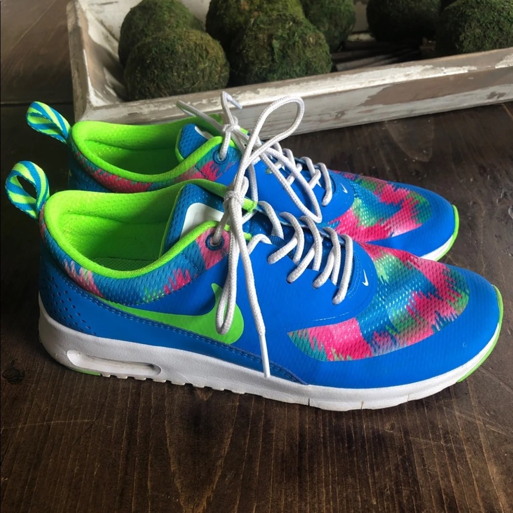 Women’s multi colored Nike tennis shoes 6.5